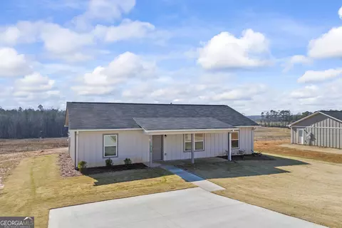 267 W Hendricks St, Bowman, GA 30624 photo 3