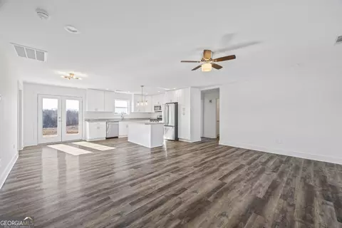 267 W Hendricks St, Bowman, GA 30624 photo 8