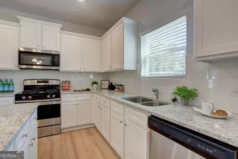 Kitchen - 11821 Rizvan Pl, Covington, GA 30014 photo 3 of 4