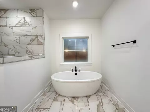 Bath - 219 S Smith Rd, Lagrange, GA 30241 photo 3 of 7