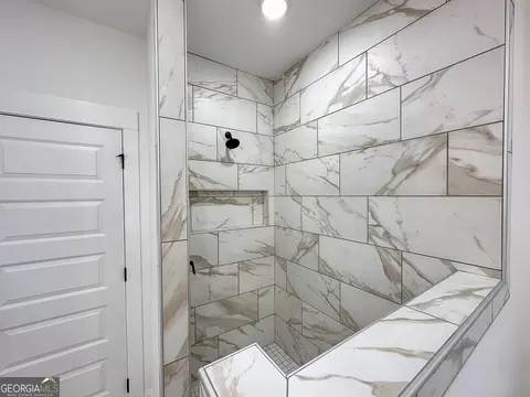 Bath - 219 S Smith Rd, Lagrange, GA 30241 photo 4 of 7