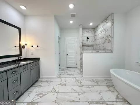 Bath - 219 S Smith Rd, Lagrange, GA 30241 photo 1 of 7
