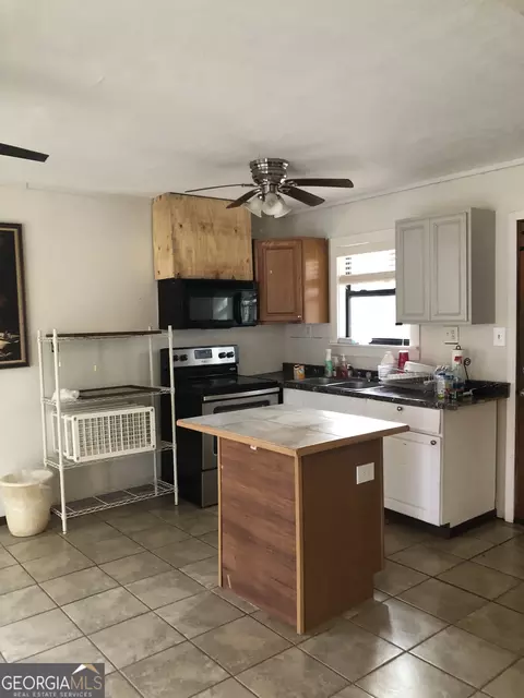 Kitchen - 100 Anderson Dr, Hampton, GA 30228 photo 2 of 2