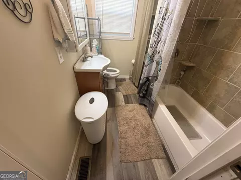 Bath - 100 Anderson Dr, Hampton, GA 30228 photo 1 of 2