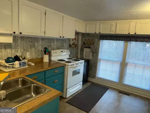 279 Eason Ave, Collins, GA 30421 photo 4
