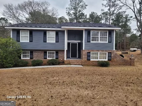 112 Clearwater Dr, Lagrange, GA 30241