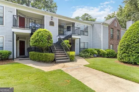 730 Windchase Ln, Stone Mountain, GA 30083