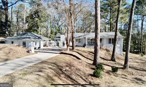 Exterior - 736 Cherokee Rd, Lagrange, GA 30240 photo 2 of 17