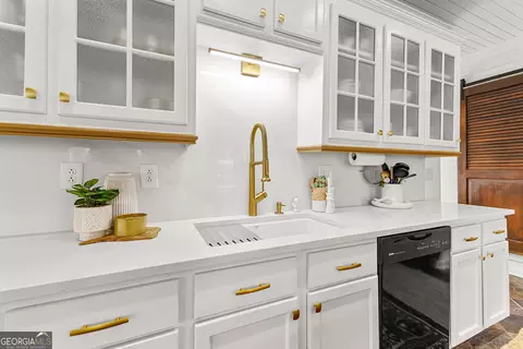 Kitchen - 736 Cherokee Rd, Lagrange, GA 30240 photo 4 of 9