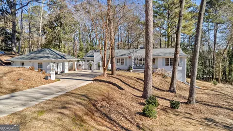 Exterior - 736 Cherokee Rd, Lagrange, GA 30240 photo 7 of 17
