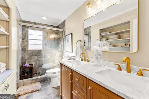 Bath - 736 Cherokee Rd, Lagrange, GA 30240 photo 4 of 5
