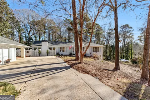 Exterior - 736 Cherokee Rd, Lagrange, GA 30240 photo 5 of 17