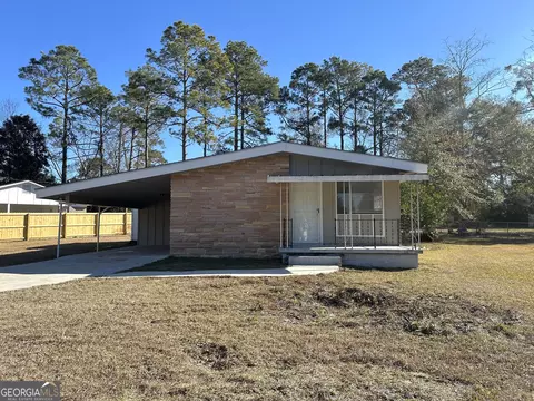 211 Magnolia Dr, Adel, GA 31620