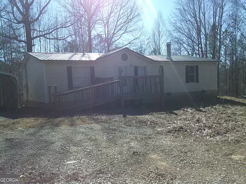Exterior - 1612 N Hicks Rd, Toccoa, GA 30577 photo 3 of 8