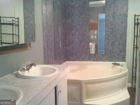 Bath - 1612 N Hicks Rd, Toccoa, GA 30577 photo 1 of 4