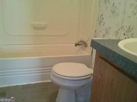 Bath - 1612 N Hicks Rd, Toccoa, GA 30577 photo 4 of 4