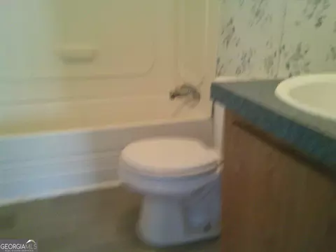 Bath - 1612 N Hicks Rd, Toccoa, GA 30577 photo 3 of 4