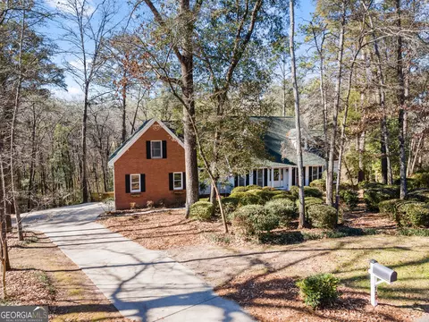 129 Lakewood Dr, Perry, GA 31069