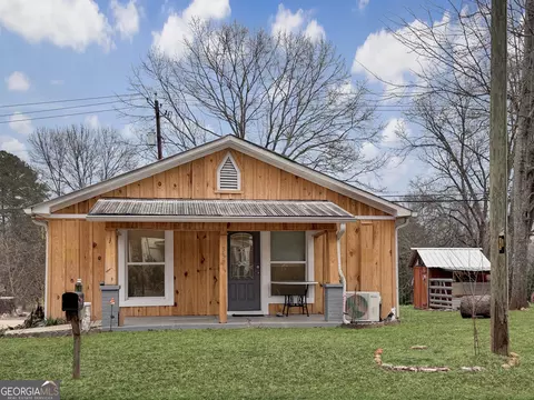 339 S Pond St, Toccoa, GA 30577
