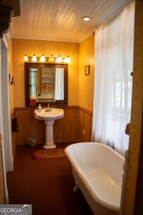 Bath - 351 West Ave, Jackson, GA 30233 photo 2 of 6