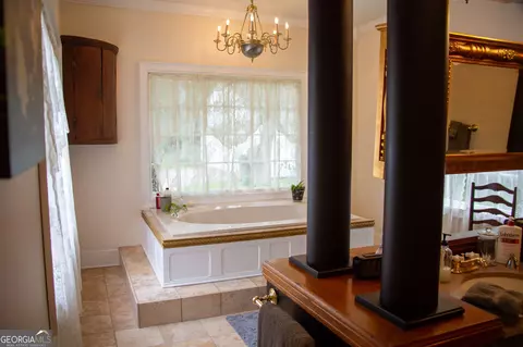 Bath - 351 West Ave, Jackson, GA 30233 photo 5 of 6
