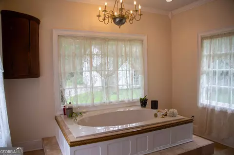 Bath - 351 West Ave, Jackson, GA 30233 photo 6 of 6