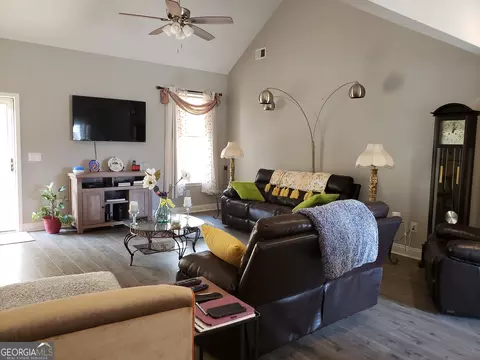 110 Sampson Ct, Covington, GA 30016 photo 2