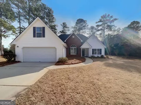 835 Winding Grove Ln, Loganville, GA 30052