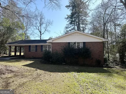 370 Sunset Cir, Forsyth, GA 31029