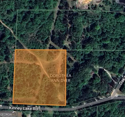 95 Oak Leaf Ln, Carrollton, GA 30116