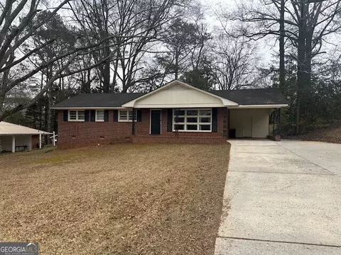 829 Bel Air Cir, Griffin, GA 30224