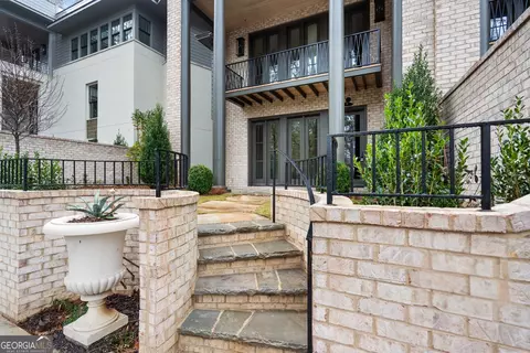 92 Sheridan Dr, Atlanta, GA 30305