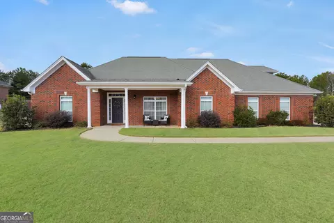 109 Natures Pointe Dr, Hampton, GA 30228