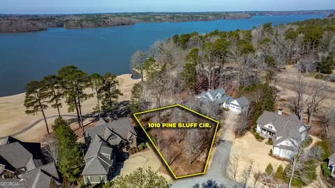 1010 Pine Bluff Cir, Greensboro, GA 30642