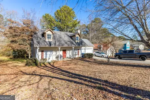 390 Wayside Dr, Lawrenceville, GA 30046