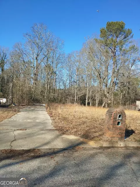 215 Pinetree Cir, Griffin, GA 30223