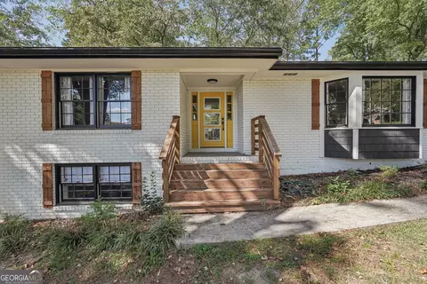 250 E Valley Dr, Marietta, GA 30068 photo 2