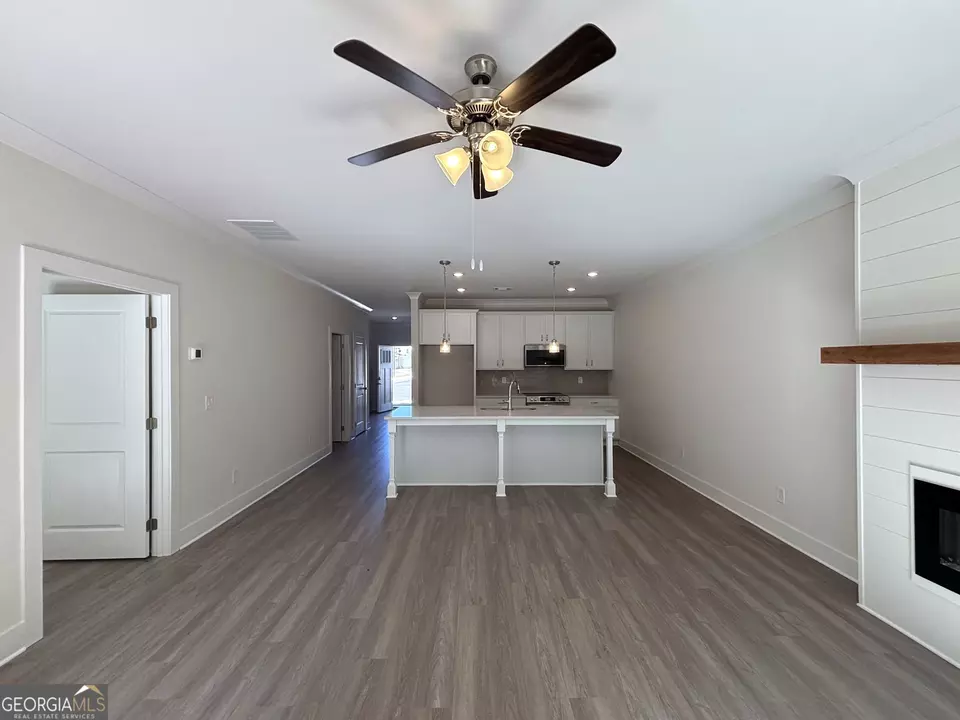 Living - 90 Village Ct #10, Cleveland, GA 30528 photo 1 of 4