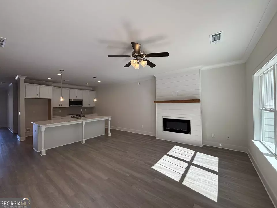 Living - 90 Village Ct #10, Cleveland, GA 30528 photo 4 of 4