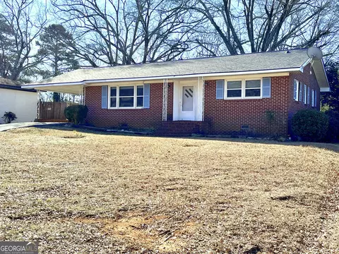 114 Lake Forest Dr, Elberton, GA 30635