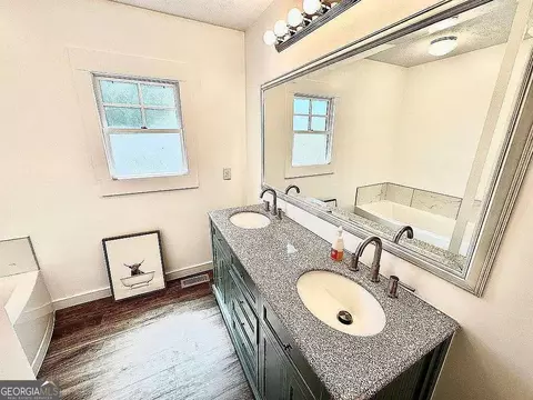 Bath - 1150 Sutton Rd, Demorest, GA 30535 photo 3 of 6