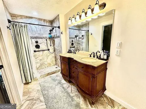 Bath - 1150 Sutton Rd, Demorest, GA 30535 photo 2 of 6
