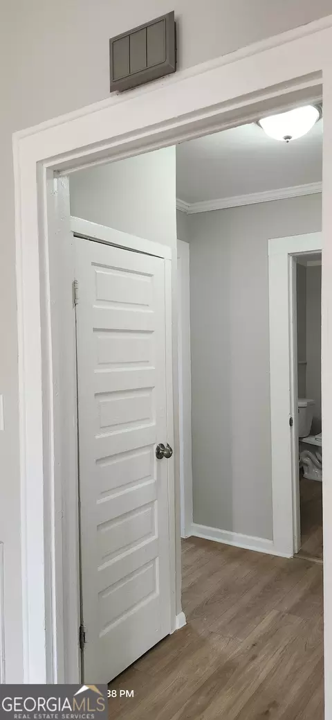 Entry Way - 407 E Pine St, Vienna, GA 31092 photo 2 of 5