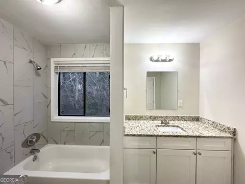 Bath - 3880 Springleaf Ct, Stone Mountain, GA 30083 photo 2 of 4