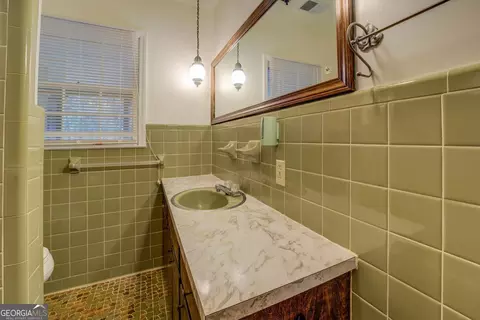 Bath - 155 Island Shoals Rd, Covington, GA 30016 photo 3 of 4