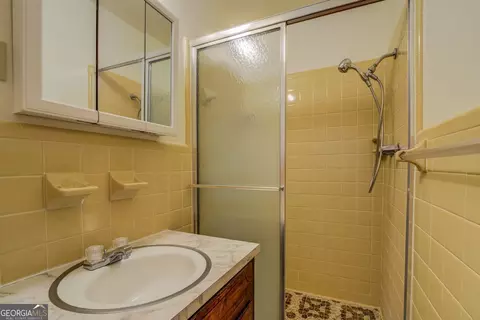 Bath - 155 Island Shoals Rd, Covington, GA 30016 photo 2 of 4