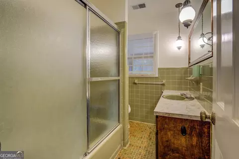 Bath - 155 Island Shoals Rd, Covington, GA 30016 photo 4 of 4