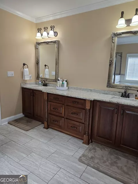Bath - 202 Stacy Ln, Warner Robins, GA 31088 photo 2 of 11
