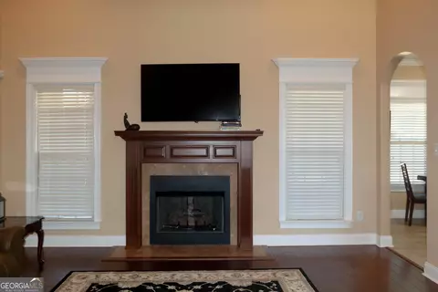 Living - 202 Stacy Ln, Warner Robins, GA 31088 photo 2 of 2