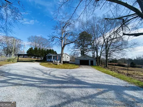 102 Pruitt Dr, Toccoa, GA 30577 photo 2